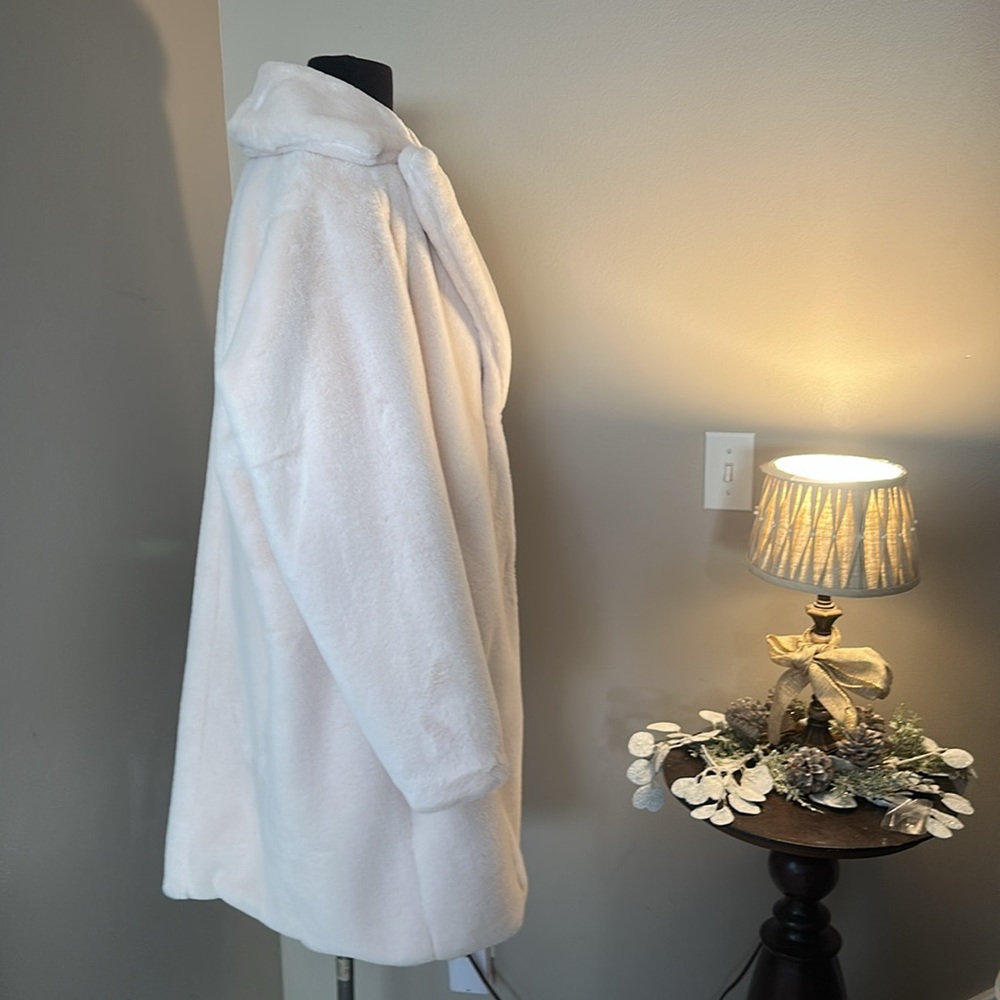 Torrid pale, powder pink puff coat - 1X  14/16 - Picture 2 of 7